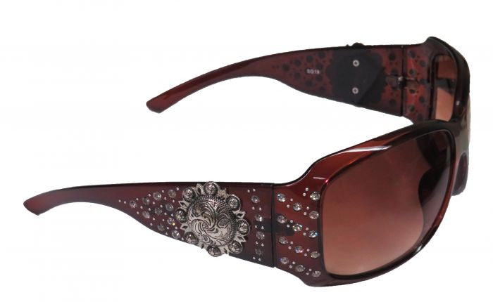 Showman Couture ™ Ladies western bling sunglasses with engraved conchos.